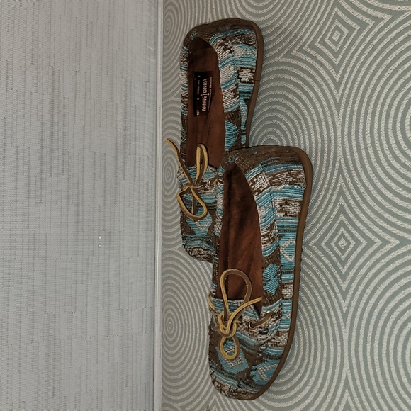 Minnetonka Shoes - Minnetonka Aztec Moccasins* Rare Pattern/Color.